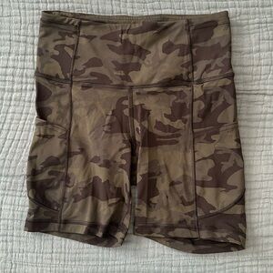 lululemon athletica Camo Athletic Shorts size 4